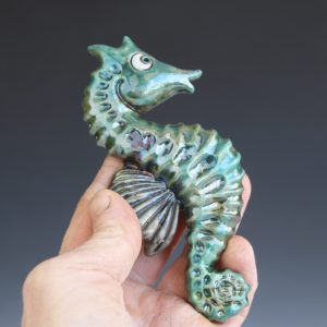 Small Seahorse (swimming right)